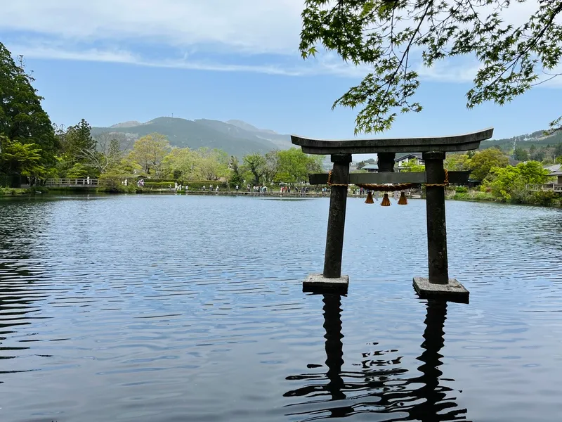 日本福岡第2天｜波光粼粼金鱗湖和水上鳥居